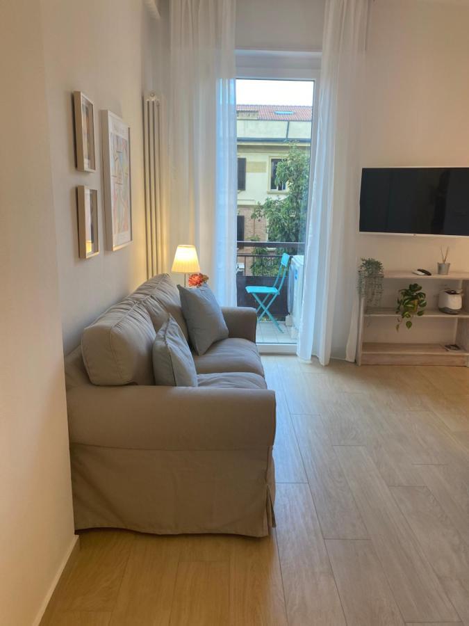 Modern City Apartment Модена Екстериор снимка