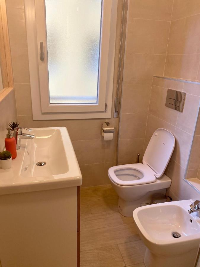 Modern City Apartment Модена Екстериор снимка