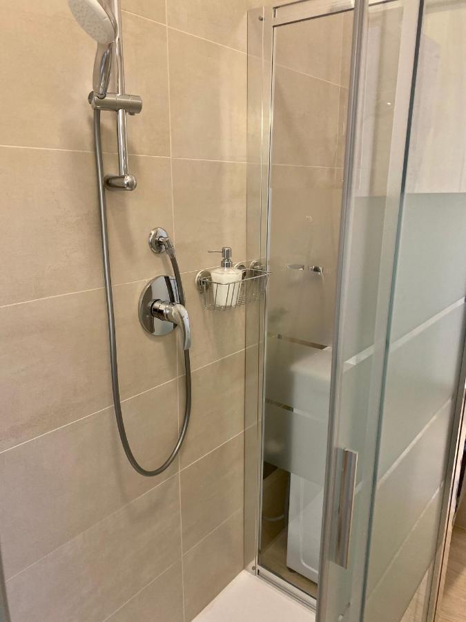 Modern City Apartment Модена Екстериор снимка
