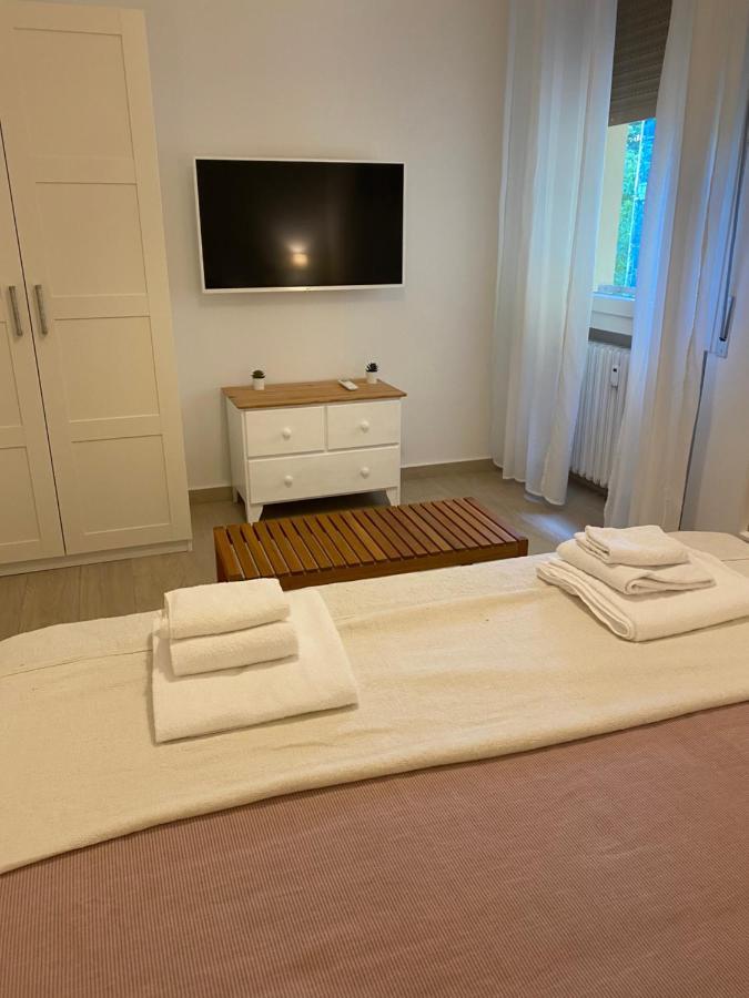 Modern City Apartment Модена Екстериор снимка