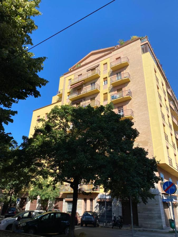 Modern City Apartment Модена Екстериор снимка